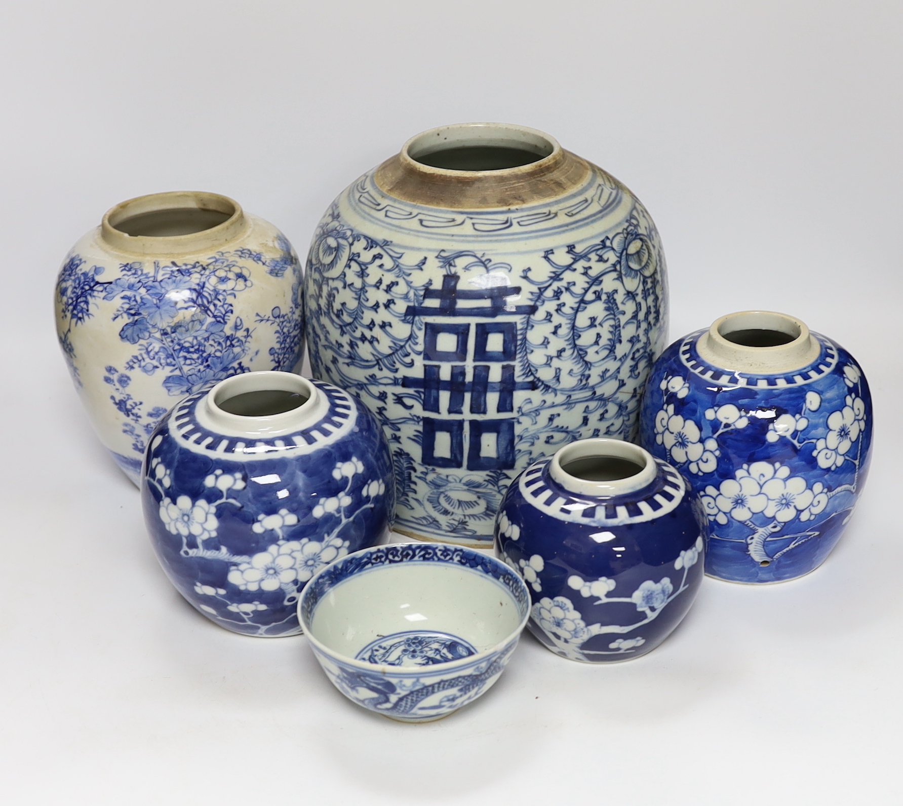 A group of four Chinese blue and white jars and a bowl, together with a similar Japanese jar, tallest 21cm